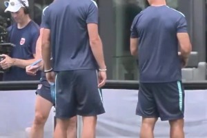 笑死哈兰德训练场和队友打闹，球场大魔王私下这么憨视频封面